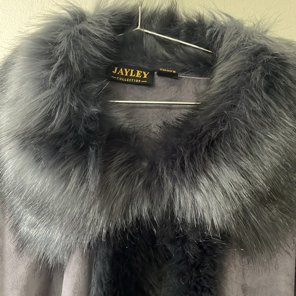 JAYLEY Grey Faux Fur Faux Suede Cape - Picture 9 of 13